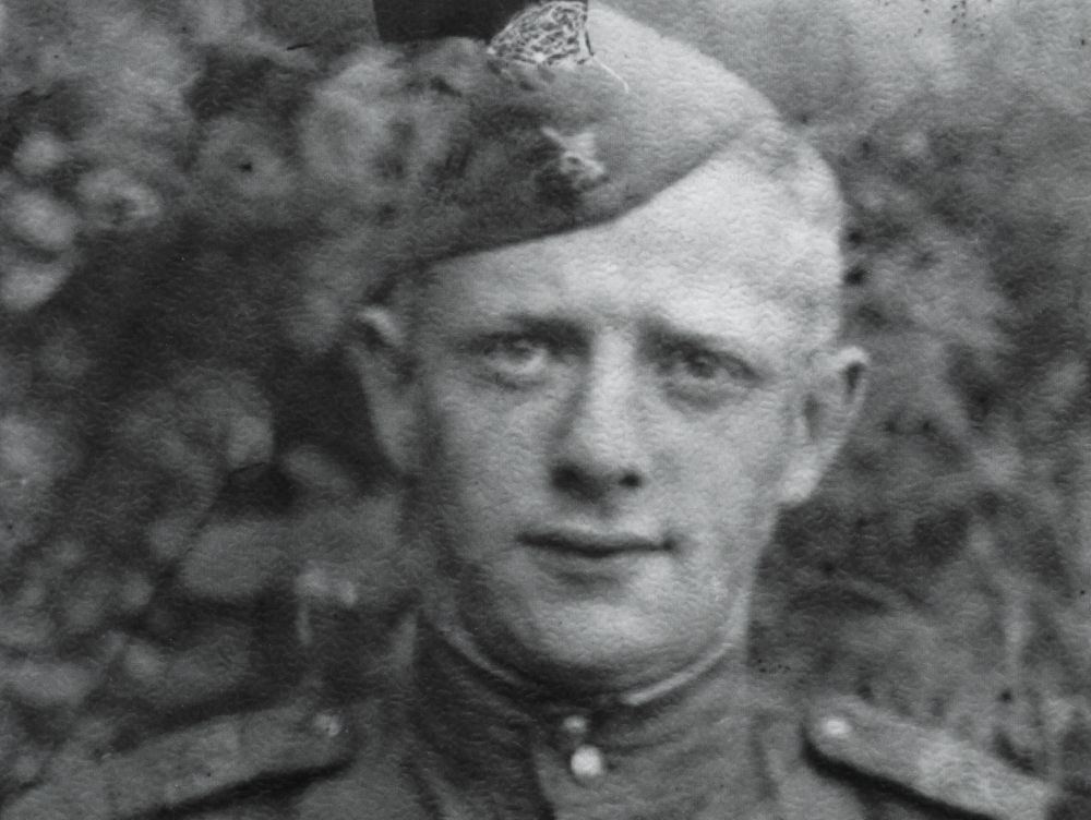 Boris Ginzburg. Photograph in military uniform, 1944